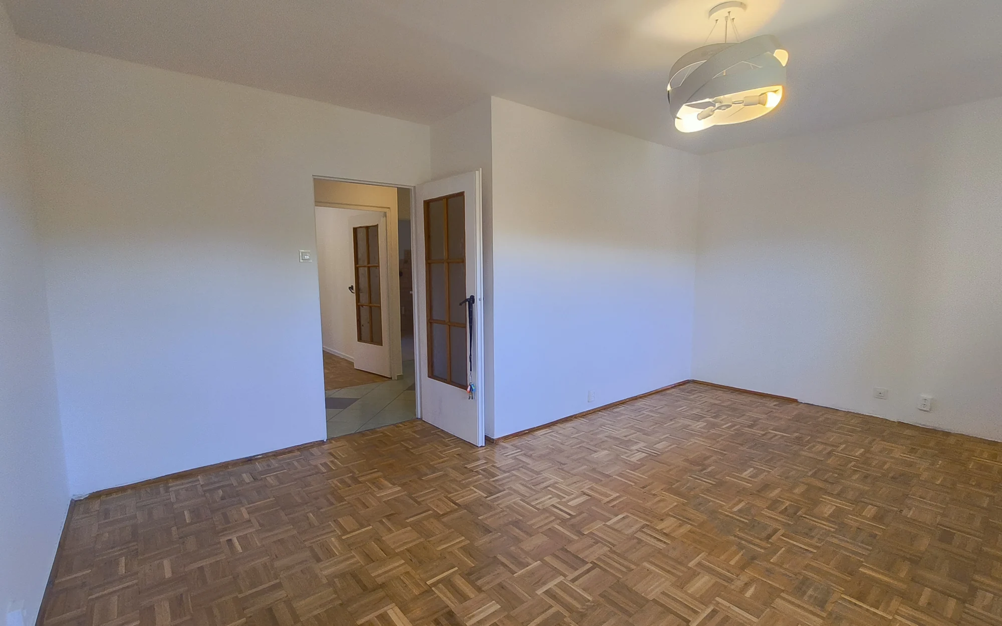 Salon od strony okna. Renowacja mieszkania we Wrocławiu