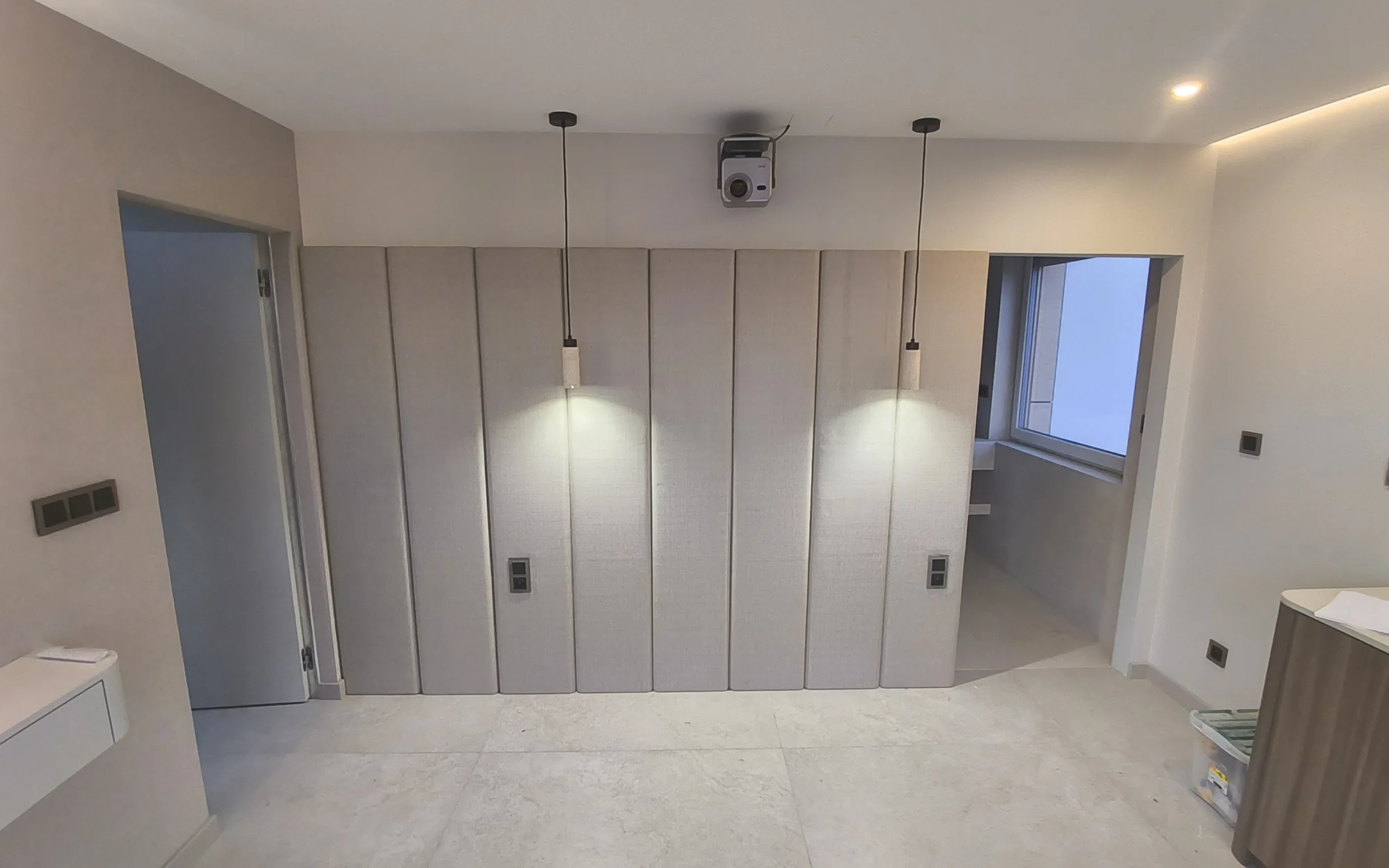 Montaż zabudowy przy ścianie. Apartament dwupoziomowy 120 m² w Siechnicach