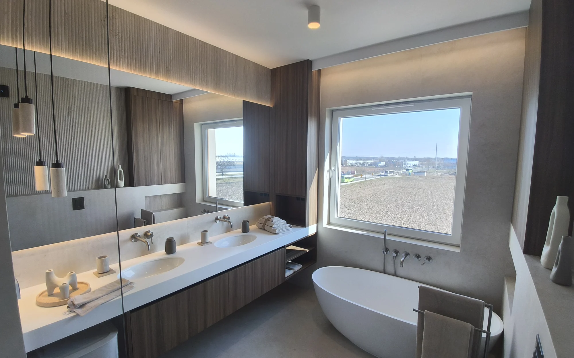 Umywalki i oświetlenie lustra. Apartament dwupoziomowy 120 m² w Siechnicach