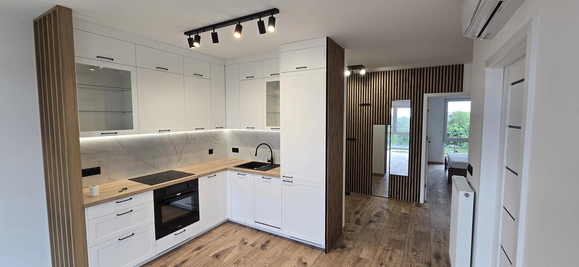 Biała zabudowa kuchenna. Mieszkanie 3-pokojowe 52 m² w Siechnicach