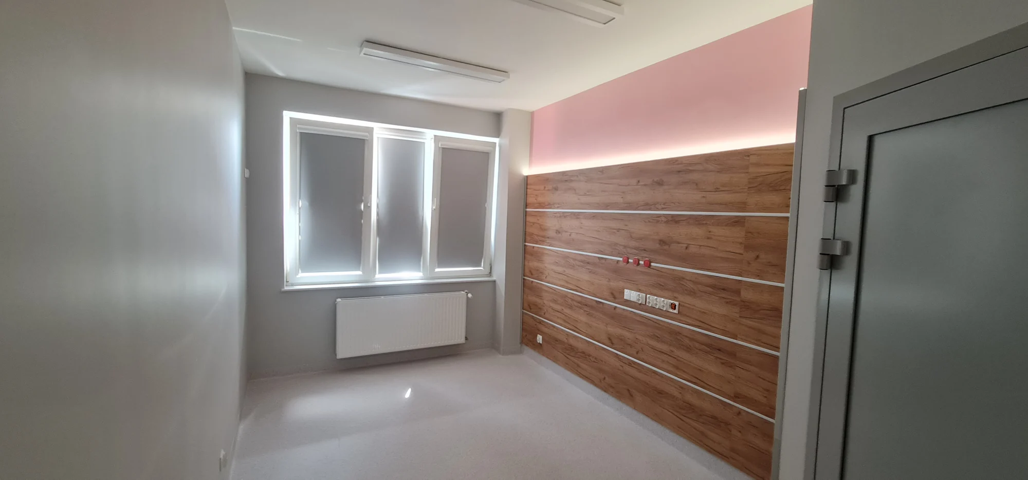 Pomieszczenie przed uzupełnieniem wyposażenia. Modernizacja pomieszczeń medycznych w Oławie
